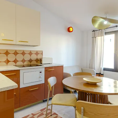 Penthouse With Breathtaking Views Of Heart Of Apartment *